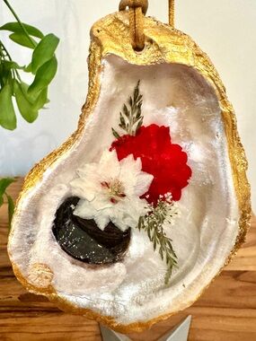 Bespoke genuine flower  Shell Ornament with Red and White Floral Motif